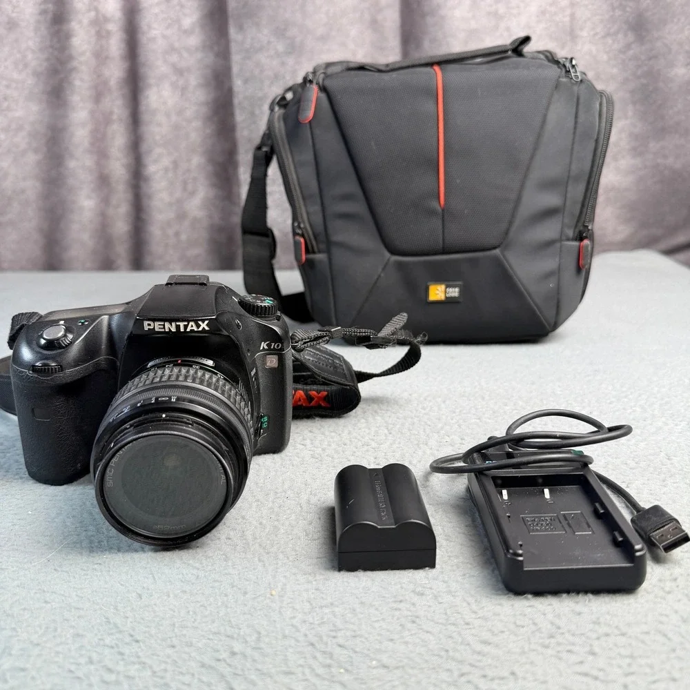 Pentax K10D DSLR Camera Black SMC Pentax DA 18-55mm Lens Battery Charger Case
